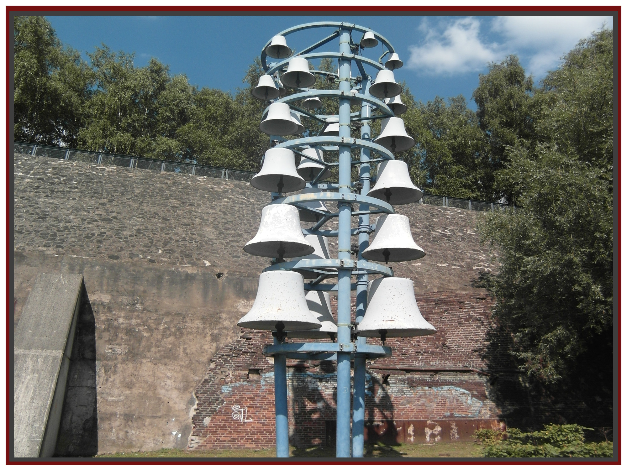 "Glockenspiel" von Petzinka Pink (Jahrhunderthalle)