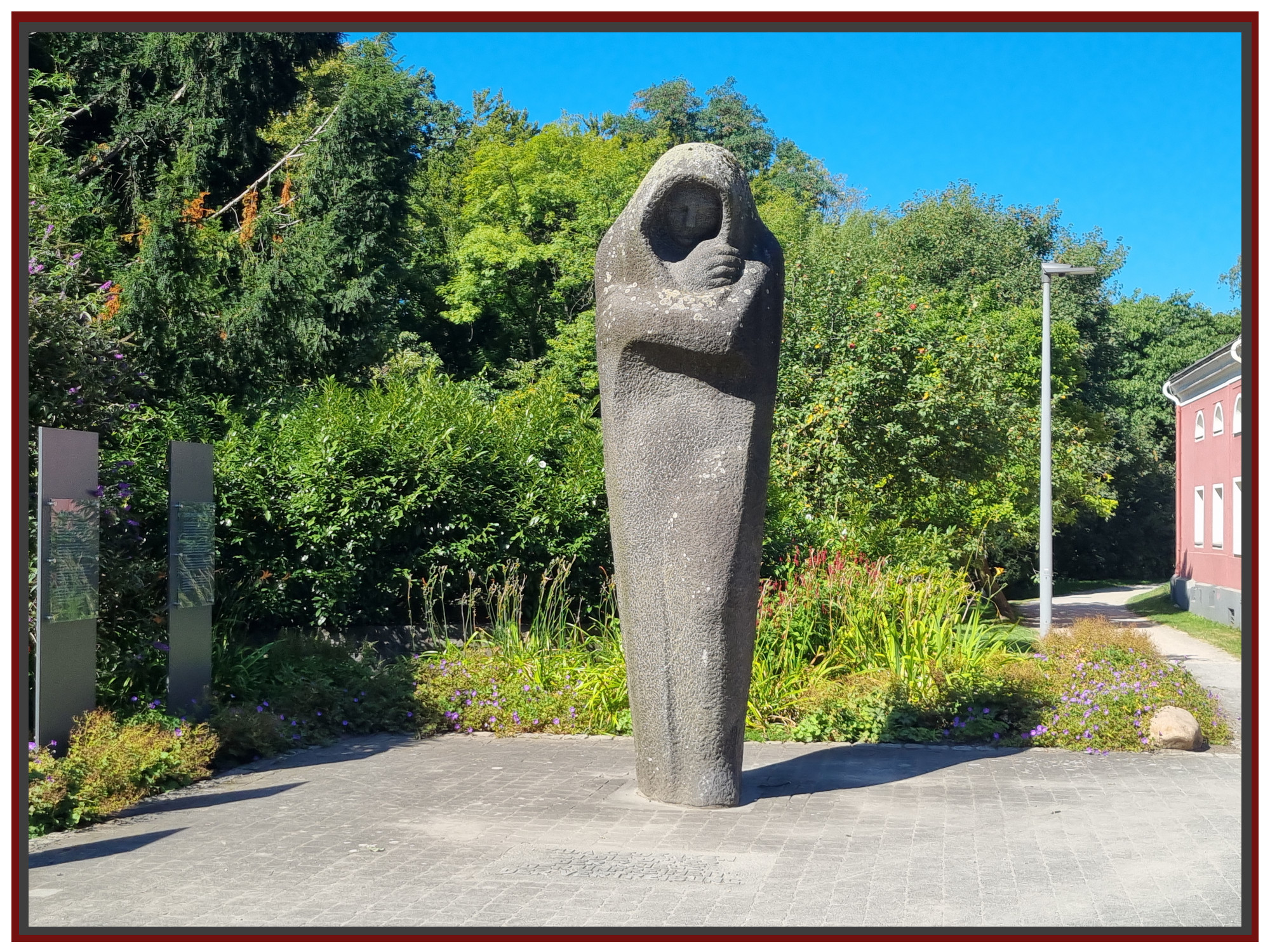 "Die Trauernde" von Josef Neuhaus (Oberhausen Kaisergarten) 