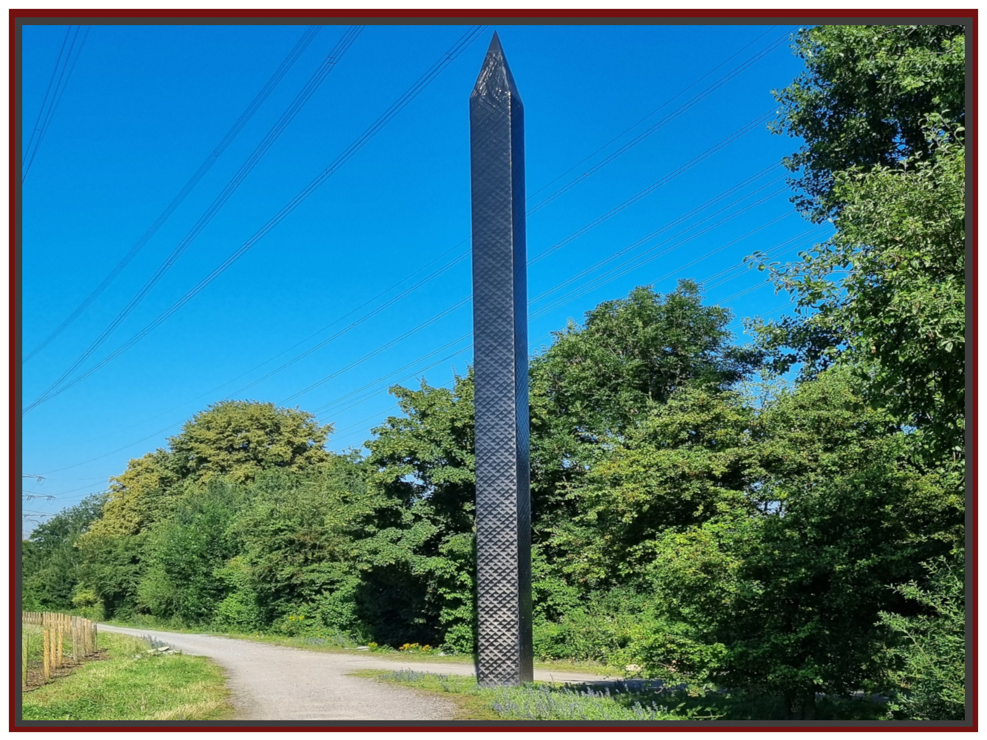 "Carbon Obelisk" von Rita McBride (Emscher Radweg Essen Karnap)