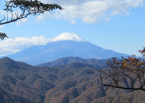 尾根道からは富士山の大展望。