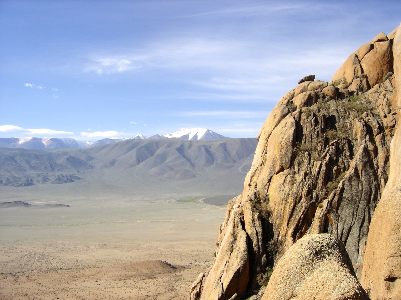 Les cimes enneigées de l'Altai