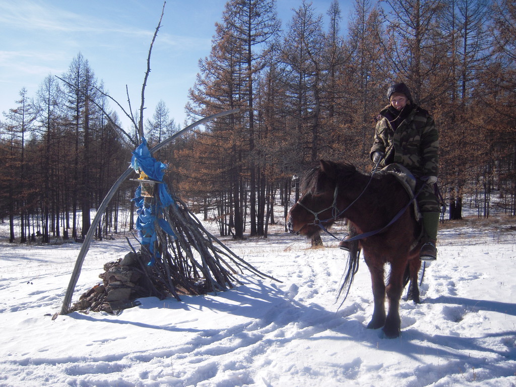 Trappeur hiver a cheval l'arrivée a un Ovo