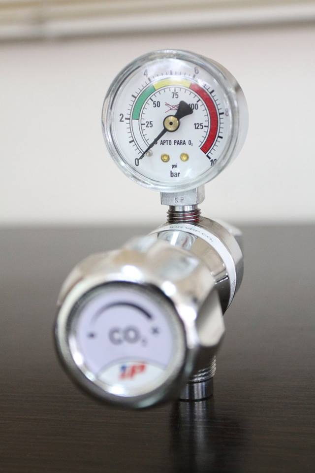 Regulador de panel DISS CO2
