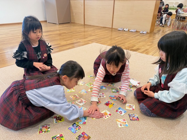 もらったカルタを楽しんでいます！！