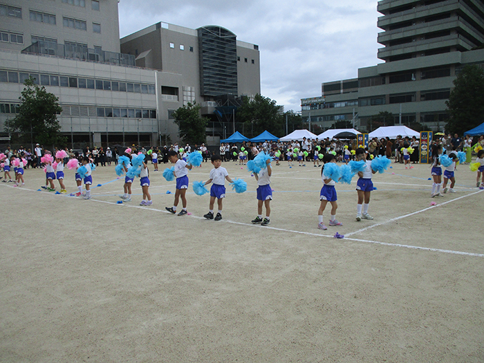 ４歳ゆうぎ「ひまわり組にサチアレ」