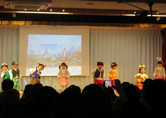 １．「トライ　エブリシング♪」