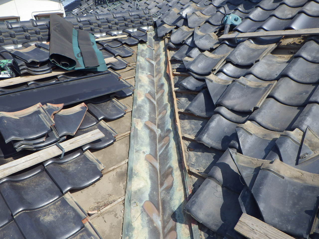 瓦屋根の板金部分からの漏水修理をご紹介します！　in宇都宮市