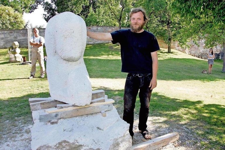 Tobias Golde „Knieende“