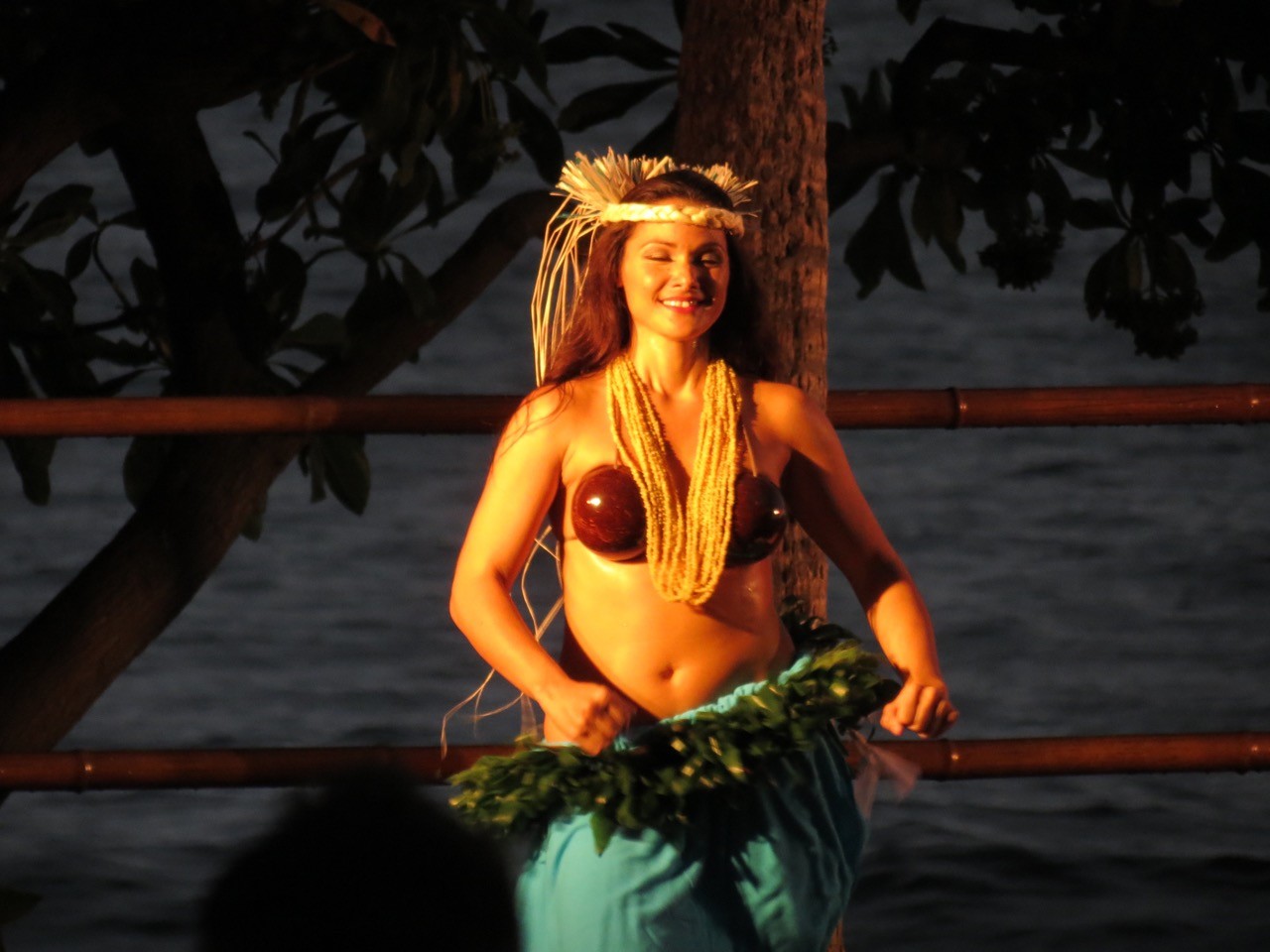 Hawaii - Strandparty mit Tänzerinnen 