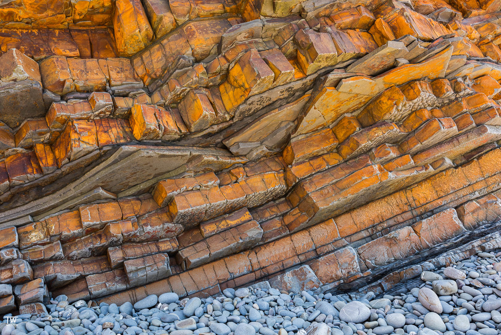 Als ganz besonders empfand ich die unglaublichen Felstrukturen an den Klippen der "Heritage-Coast": ob orange... (B486)