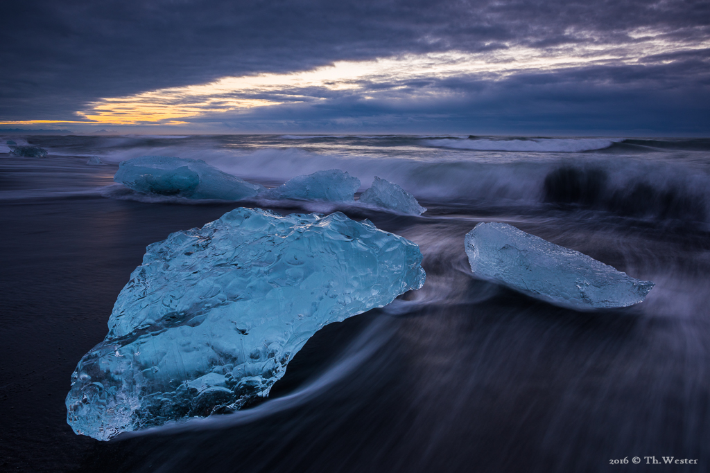  Am Strand der Gletscherlagune "Jökulsarlon". Ein unfassbares Erlebnis (B731)