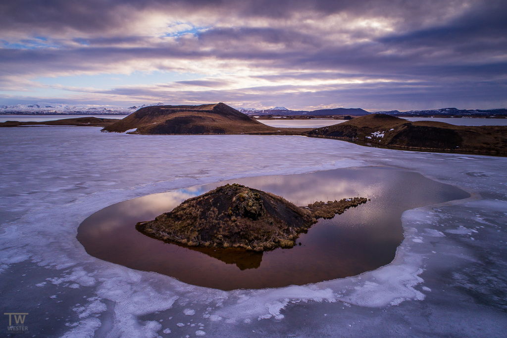 Im "Myvatn-Gebiet" ist es ganz besonders faszinierend gewesen, die Drohne zu fliegen (B1029)