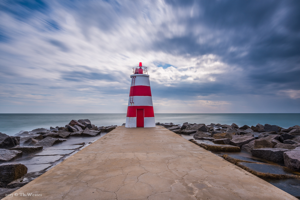 Ein wenig "commercial stuff": der Leuchtturm von Portimao, 60 Sekunden belichtet (B369)