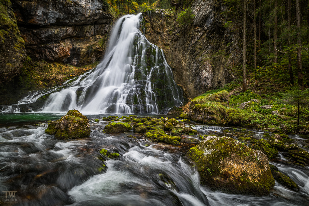 Klassische Aussicht auf den Schwarzbachfall (B1131)