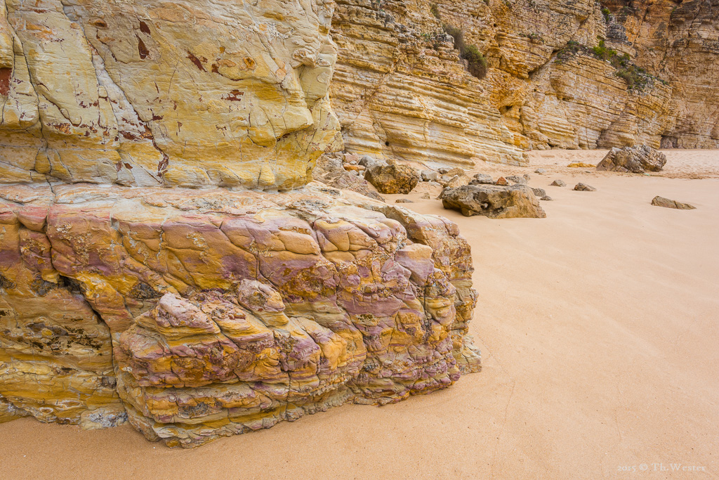 Die Felsstrukturen sind teilweise sehr interessant (B298)