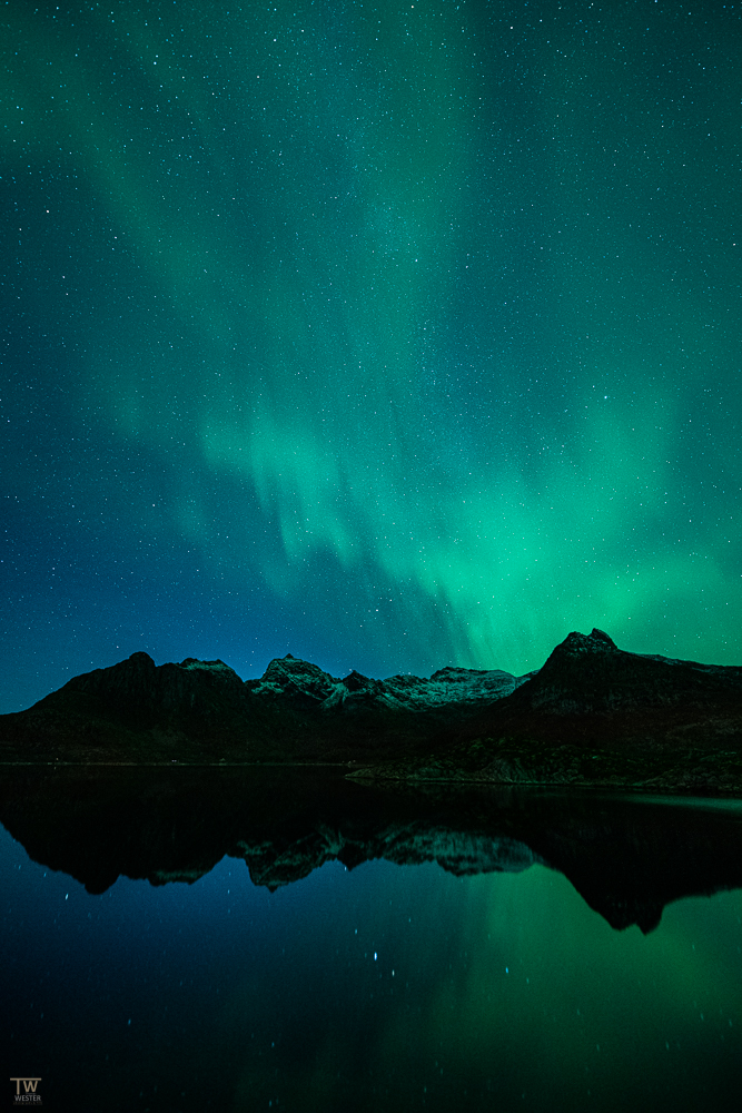 Im Fjord bei Nacht (B2755)