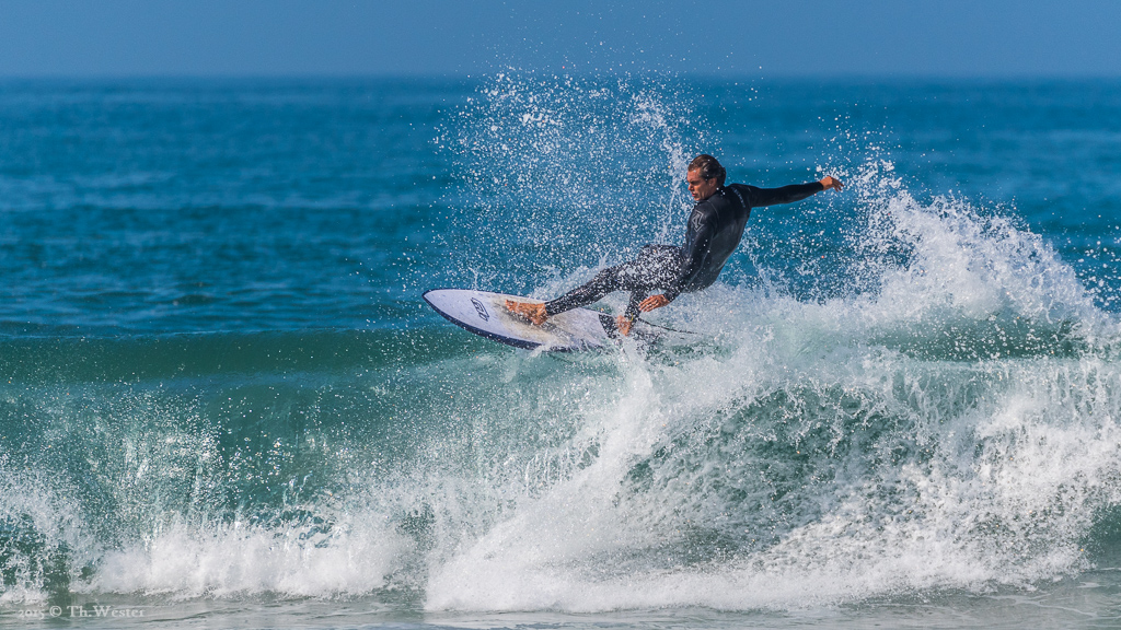 Für mich liegen an der Algarve eine der schönsten Surfpspots in Europa. An diesem Tag waren die Wellen nicht sehr hoch, trotzdem zeigten die Locals, was "so geht" (B400)