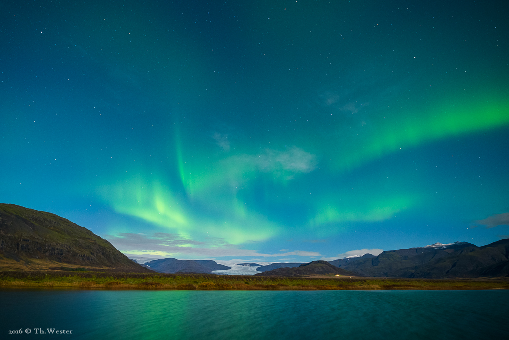 Polarlichter konnten wir leider nur für wenige Stunden genießen, ausgerechnet in der Vollmond-Nacht. Schlechte Umstände für wirklich gute Polarlicht-Fotos und dennoch ein unvergessliches Erlebnis (B714)