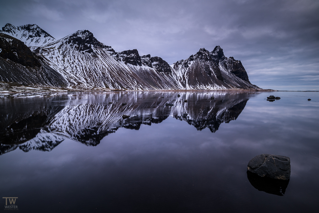 Windstille am "Vestrahorn" (B1007)