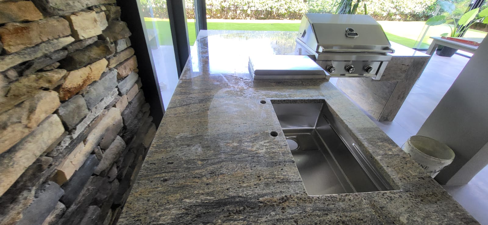 Piano di cucina in granito lucido