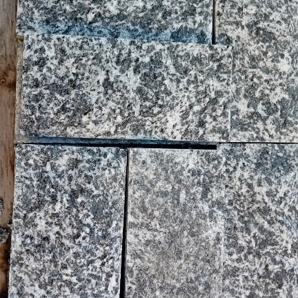Marmette 15x31 in pietra di Serizzo 