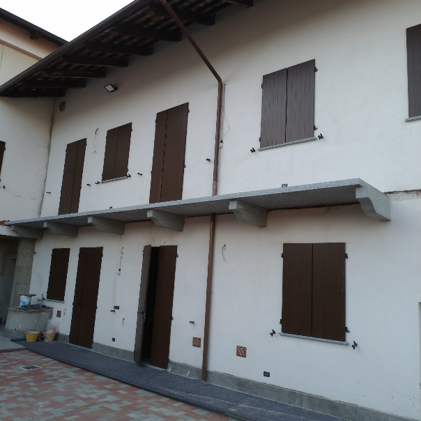 Balconi e modiglioni in pietra