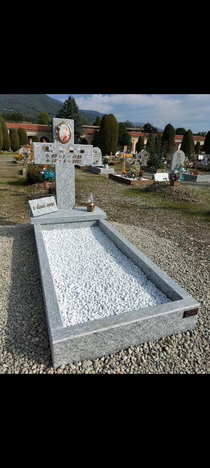 Copritomba modello croce 
