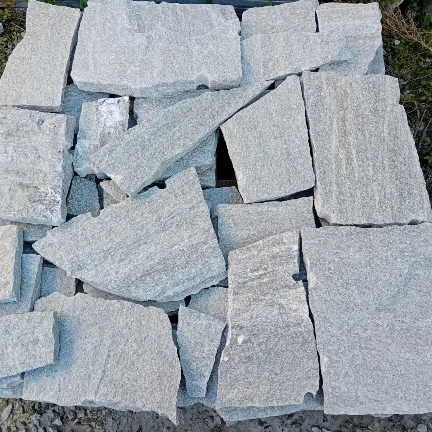 Mosaico per pavimentazione e rivestimento in pietra di Luserna