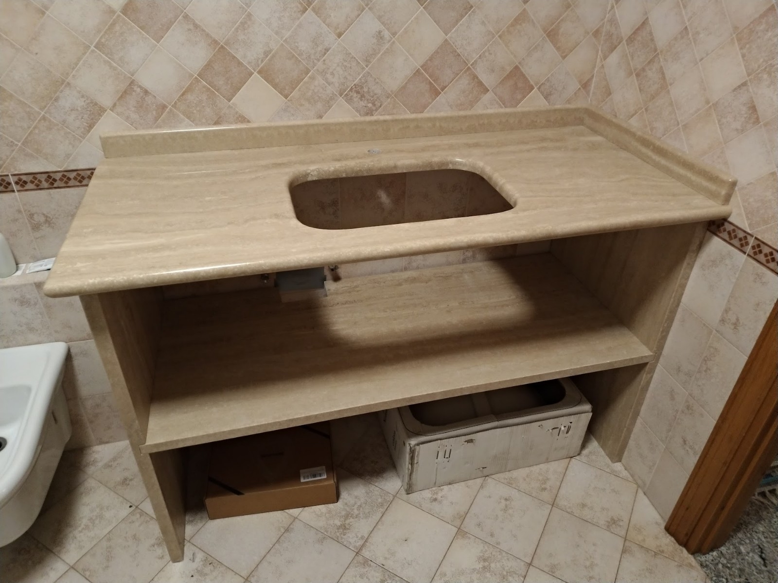Top del bagno in Travertino Romano