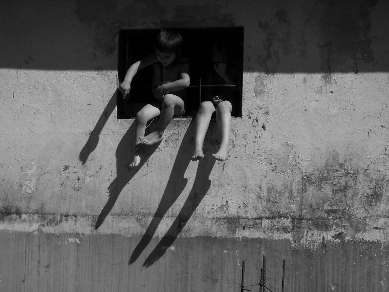 "Invisibles" Bs.As - Argentina. 3º lugar en el Concurso Fotografico de la Universidad Nacional de Villa Maria - Cordoba "La Ciudad y los niños. 2013"