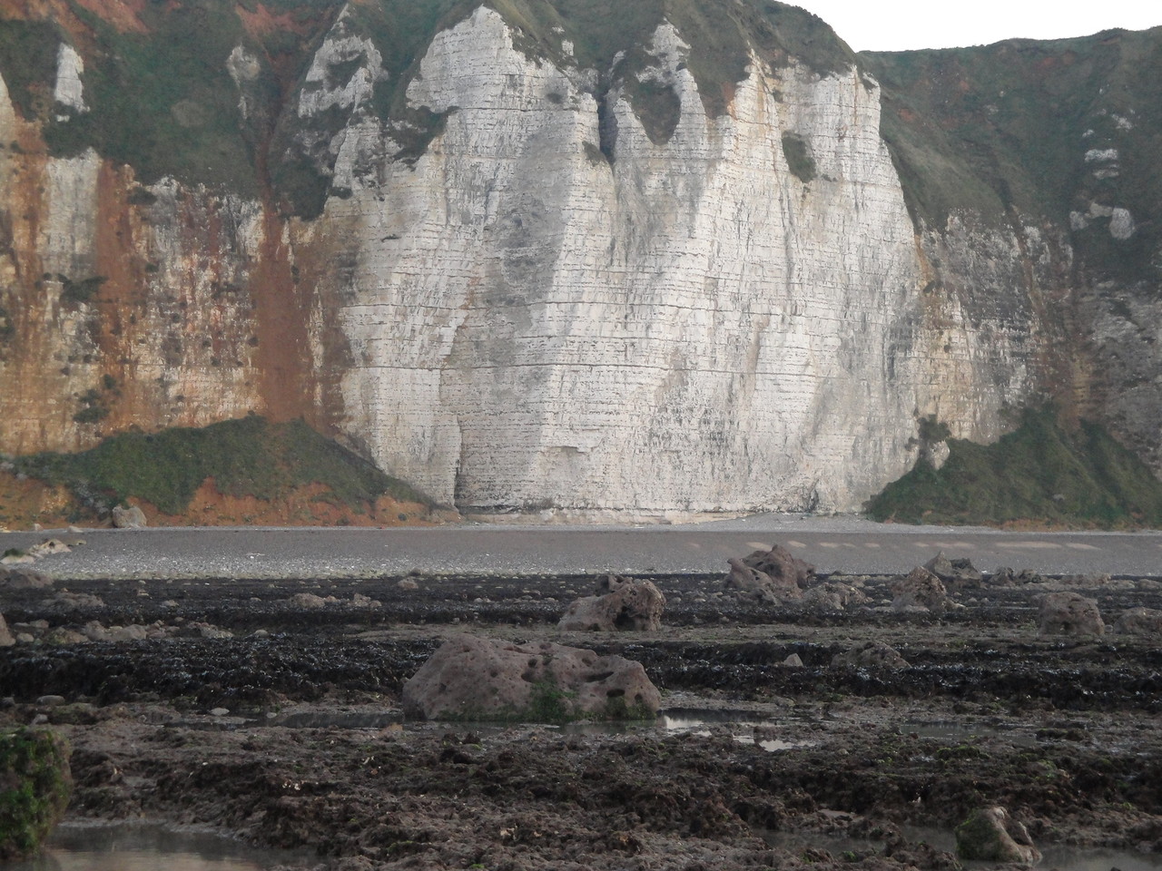 Veulettes sur mer. Falaise depuis l'Estran