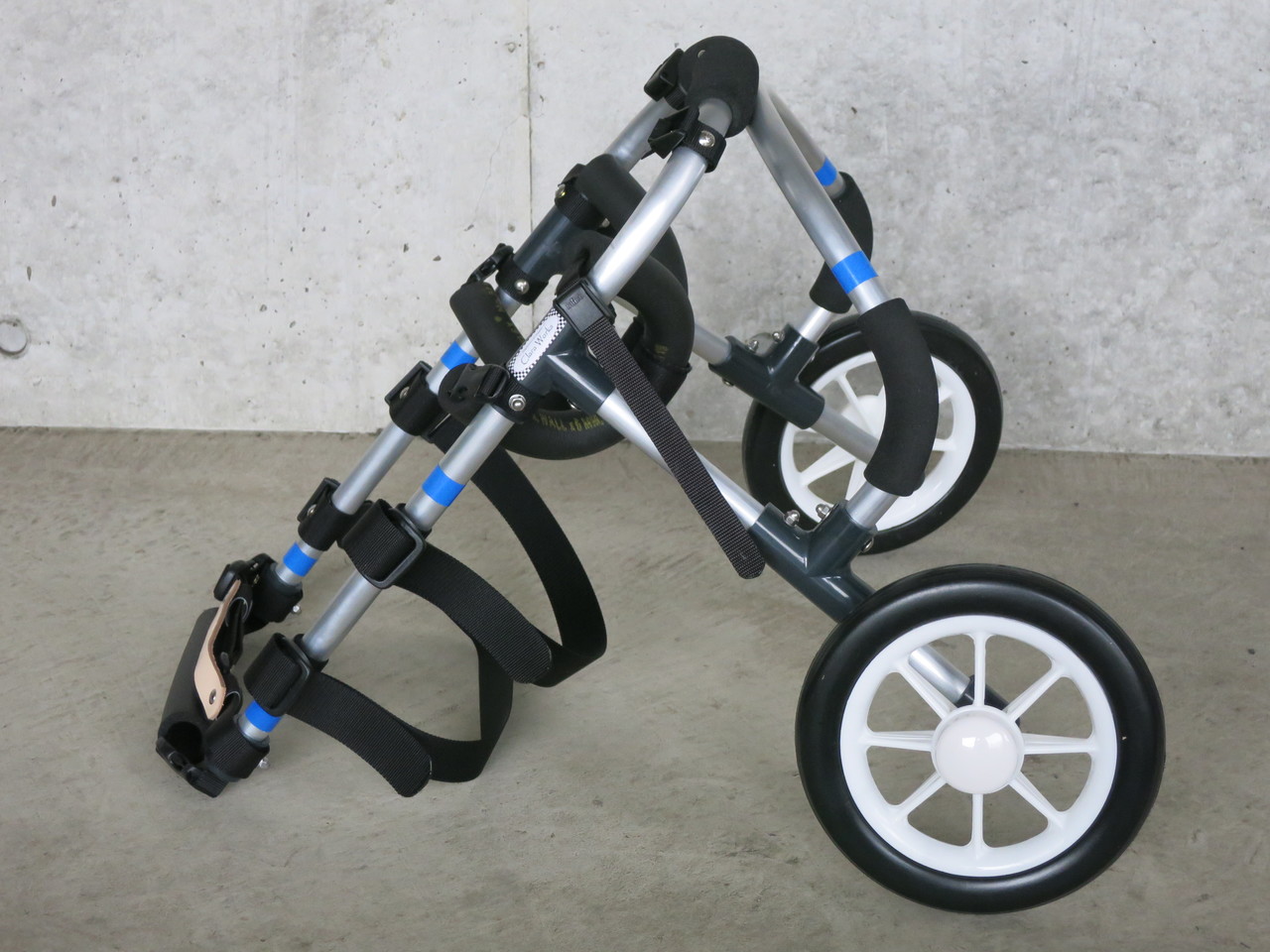 犬用車椅子（4輪仕様) 4輪の犬用車椅子・歩行器のおすすめ
