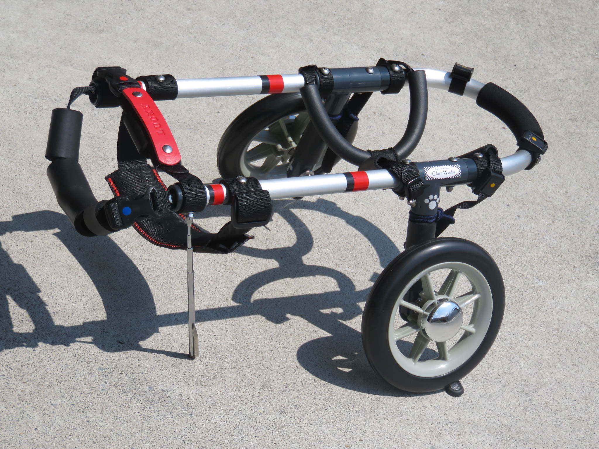 犬用車いす 赤と黒 大きな車輪　アドワークス 犬用車いす 赤と黒 大きな車輪 アドワークス □犬用車椅子 歩行器