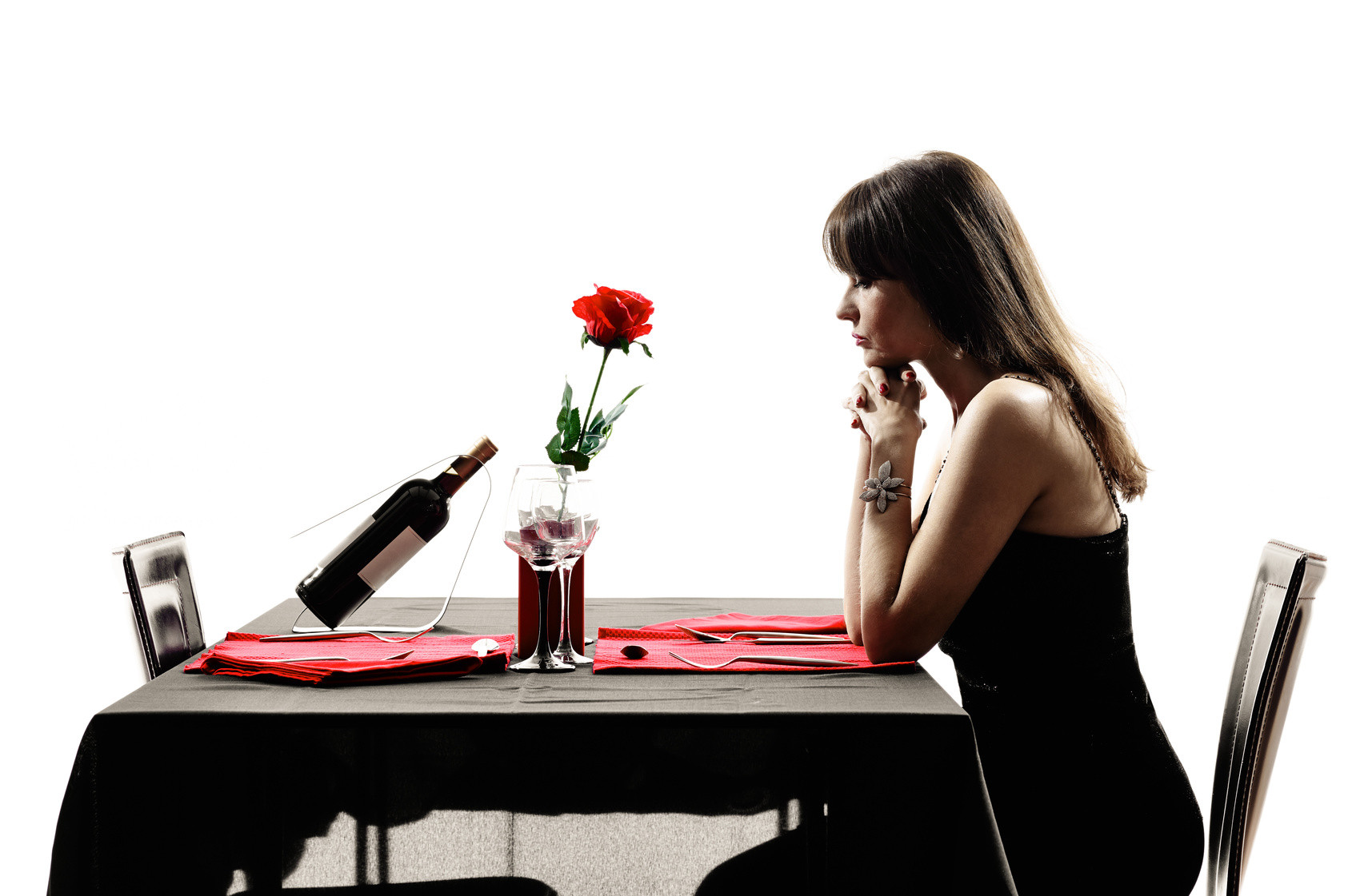 Waiting for dinner. Ужин в одиночестве. Женщина ужинает с телефоном. Фото ужин девушки в одиночестве. Ужин силуэт.