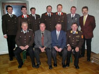 Das Kommando der FF Kasten mit Bürgermeister Kickinger und den Partnerorganisationen.