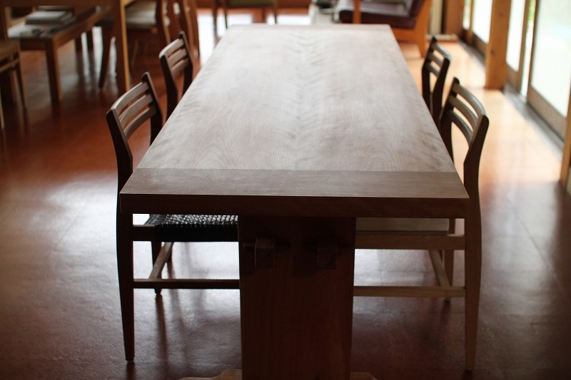 The table 釘を使わず組み上げたテーブル