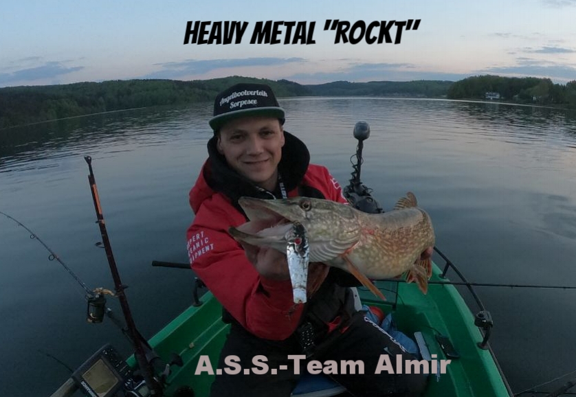 Almir "Sorpe Fishing" mit schönen Hecht auf Blinker am Sorpesee. Petri Heil Almir