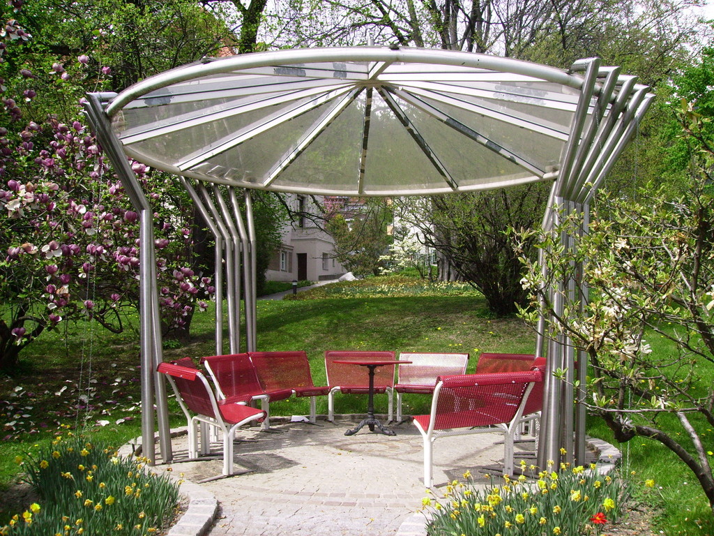 ...Pavillon im Garten