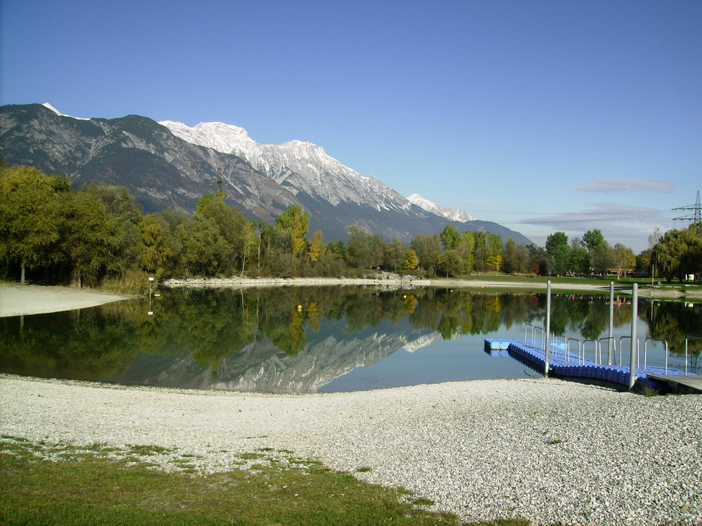 im See spiegelt sich die Nordkette