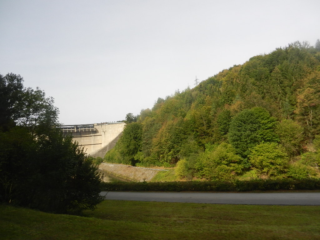 im Kamptal - im Hintergrund die Staumauer vom "Stausee Ottenstein"