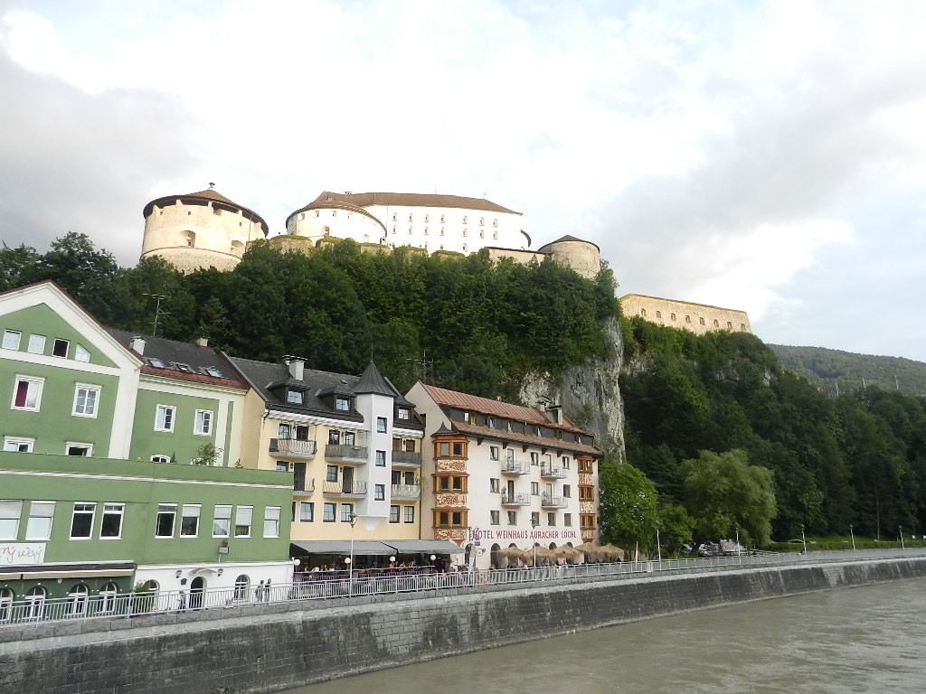 im Hintergrund die Festung Kufstein