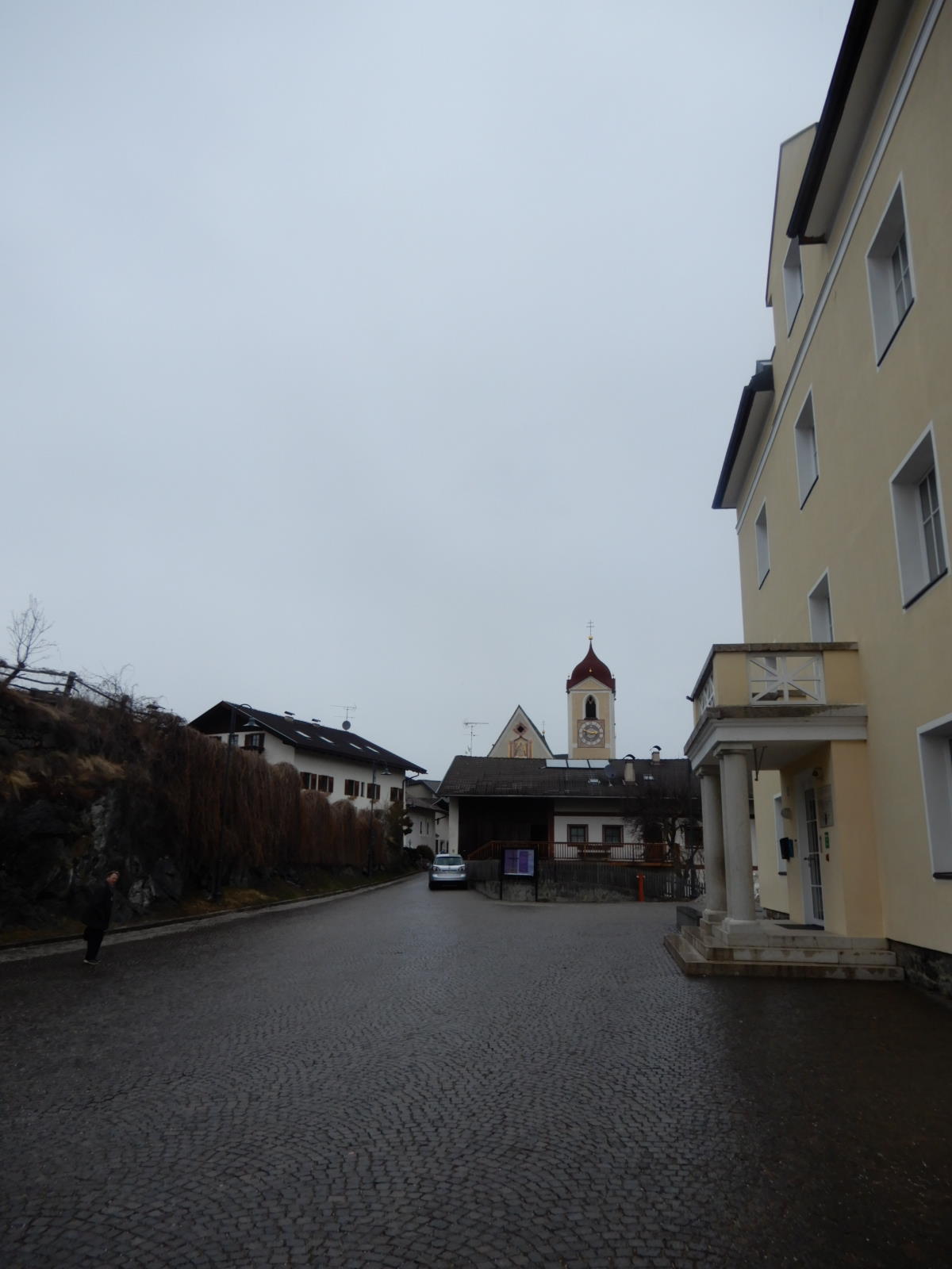 auf dem Weg zur Pfarrkirche - zum hl. Stephanus u. Laurentius