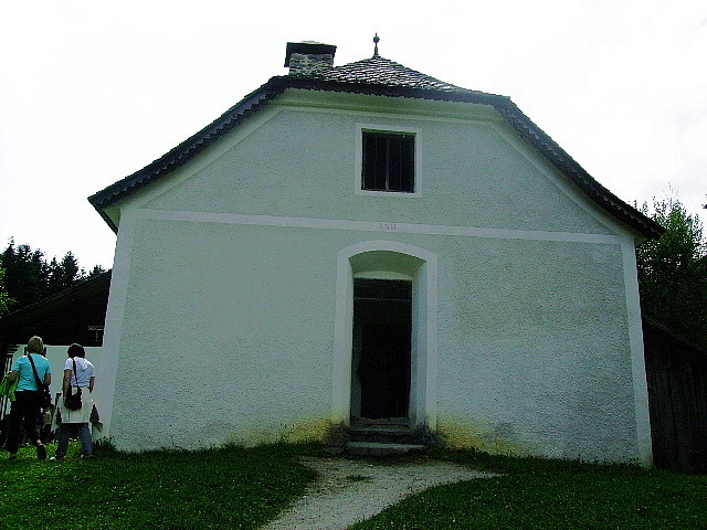 ...altes Schulhaus (Klassen-Inneres bei Alltag)