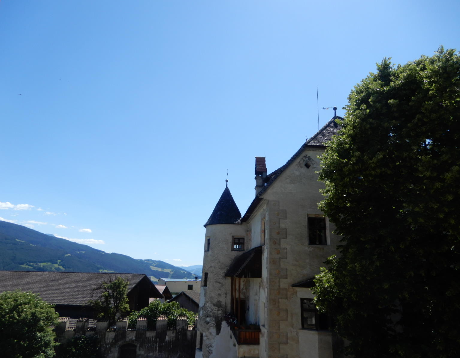 Blick aus einem Schlossfenster