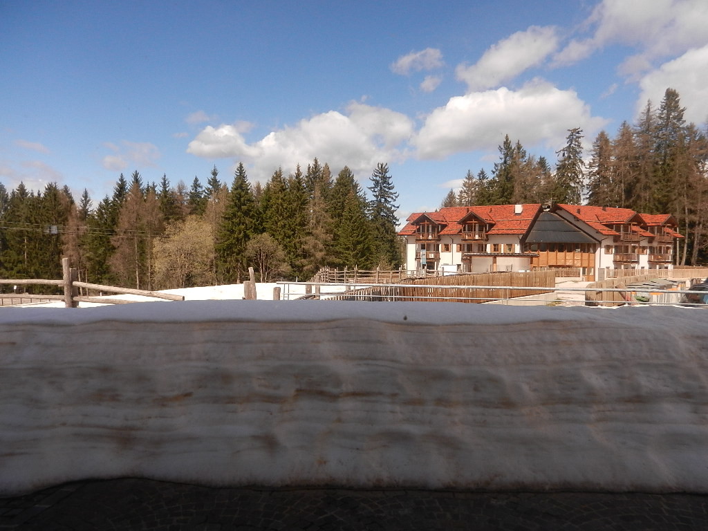 Schnee vor dem Küchenfester des Gasthof