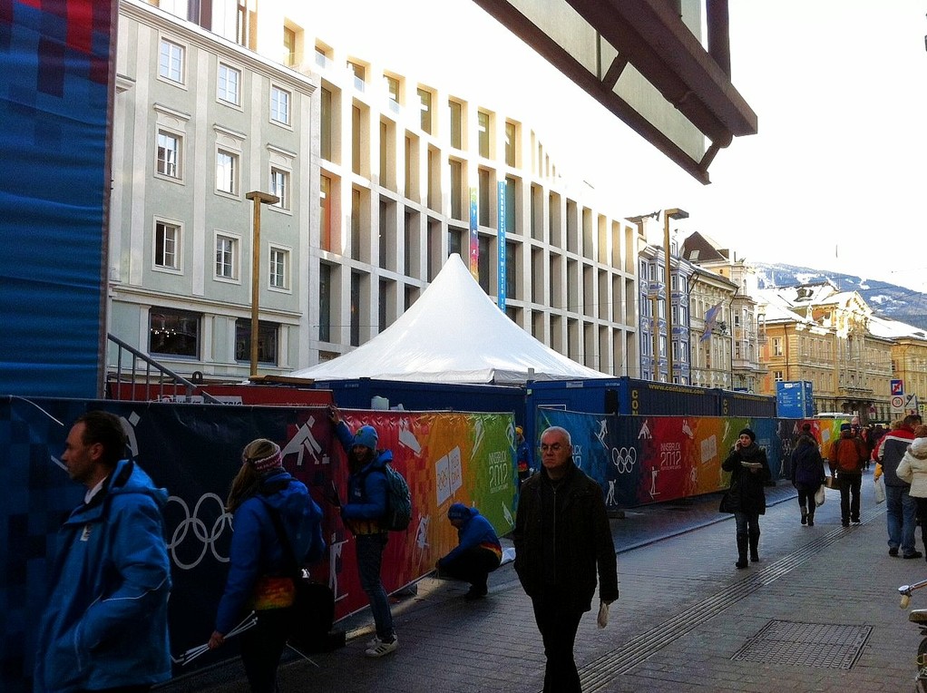 Vorbereitung anl. der Winterspiele in der Mar.-Theresien-Straße