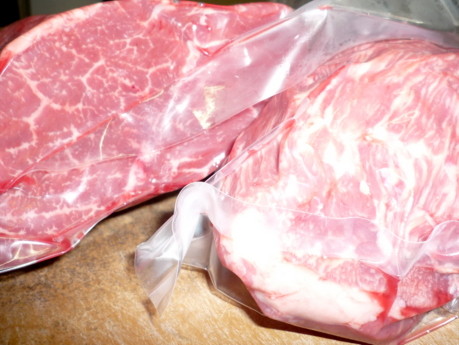 北海道産牛もも肉　ローストビーフ用100㌘450円税込