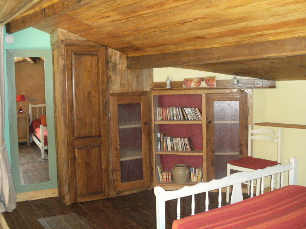 chambre mezzanine aménagée, bois, la grange du village