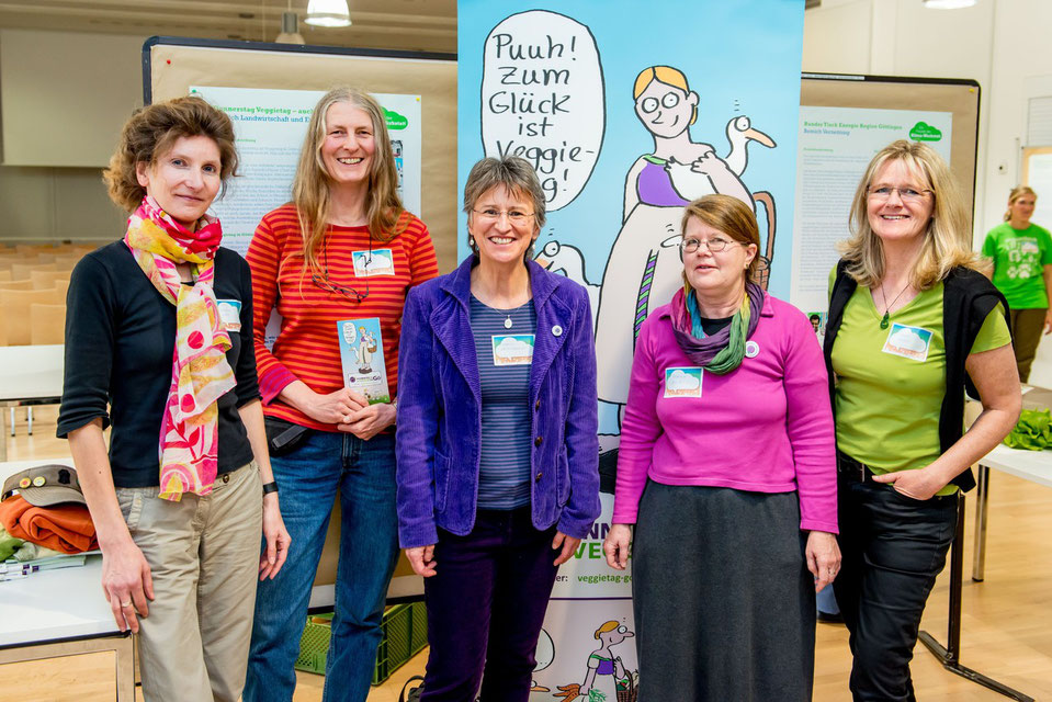 Von links: Heidrun Klaus, Monika Zebski, Irmela Erckenbrecht, Renate Holz, Sabine Arndt: Das Veggietag-Team Göttingen