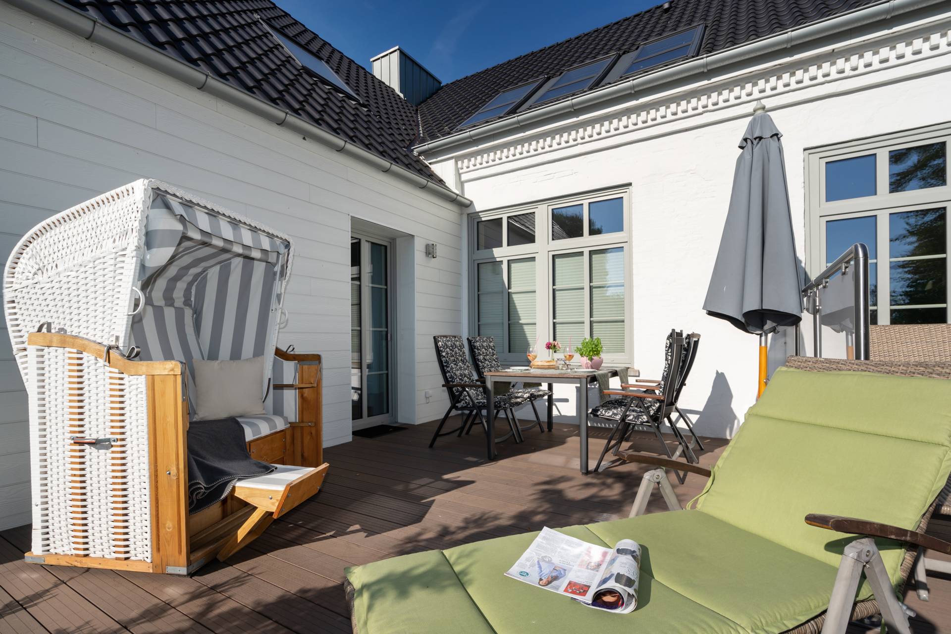 Terrasse und Außenbereich der Kamin-Suite im Ferienhaus Herrenhaus auf der Insel Fehmarn.